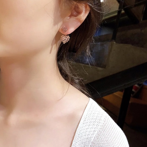 Korean Ulzzang Fake Pearl Heart Earrings - Picture 3 of 4